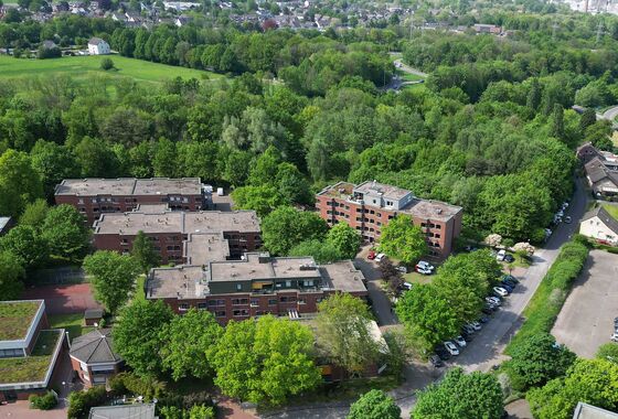 Luftaufnahme der vier Gebäude des Haus Heege
